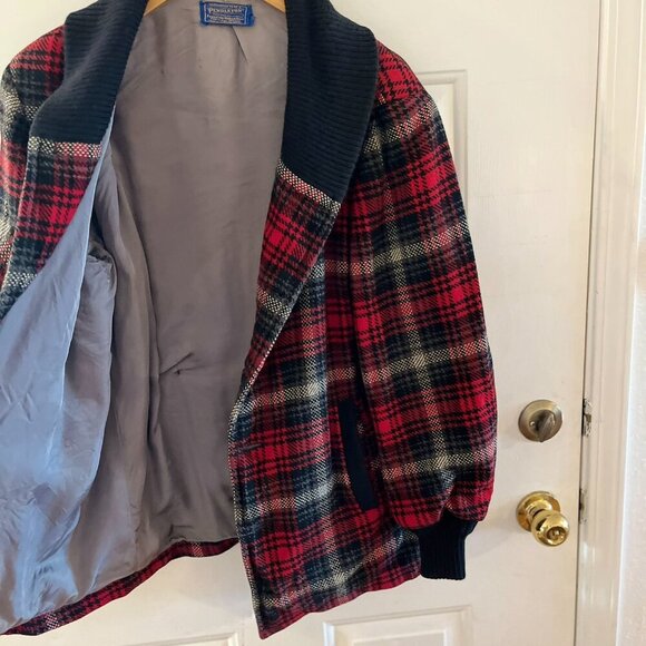 Vintage Pendleton Woman's Red Plaid Classic Outdoor Virgin Wool Jacket - Picture 8 of 9